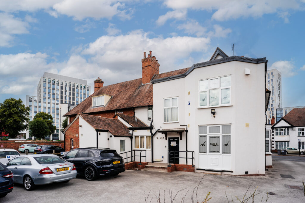 exterior of shockwave therapy clinic offering shockwave therapy in Birmingham